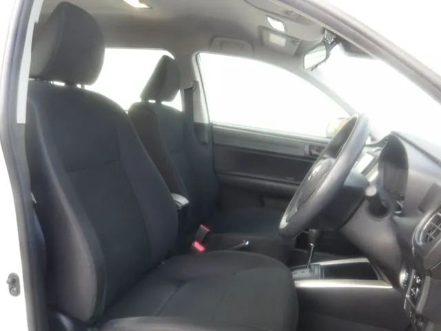 カローラフィールダー（トヨタ）の車両写真