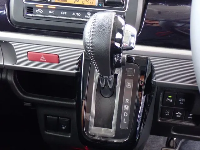 スペーシア　カスタム（スズキ）の車両写真