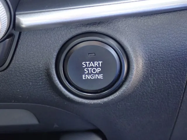 マツダ　ＭＡＺＤＡ３　セダン