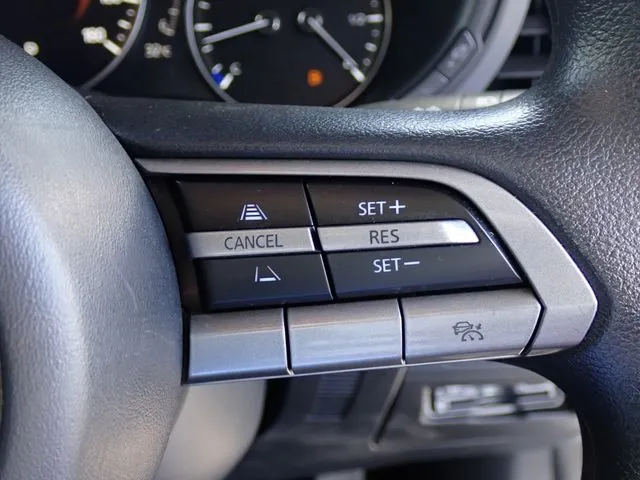 マツダ　ＭＡＺＤＡ３　セダン