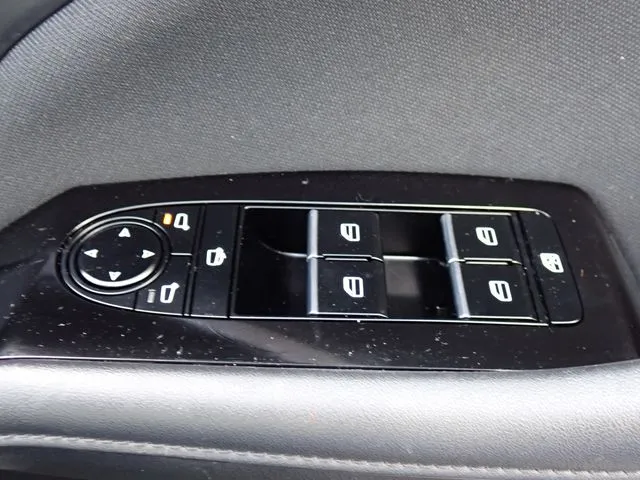 マツダ　ＭＡＺＤＡ３　セダン