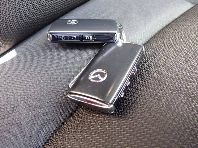 マツダ　ＭＡＺＤＡ３　セダン