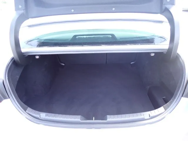 マツダ　ＭＡＺＤＡ３　セダン