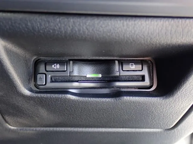 マツダ　ＭＡＺＤＡ３　セダン