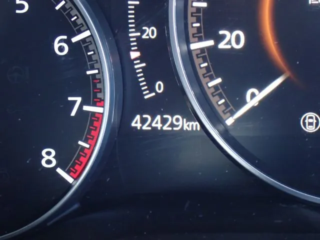 マツダ　ＭＡＺＤＡ３　セダン