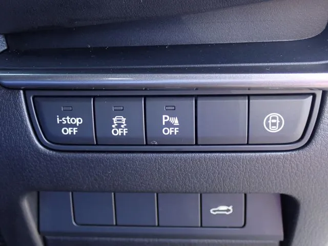 マツダ　ＭＡＺＤＡ３　セダン