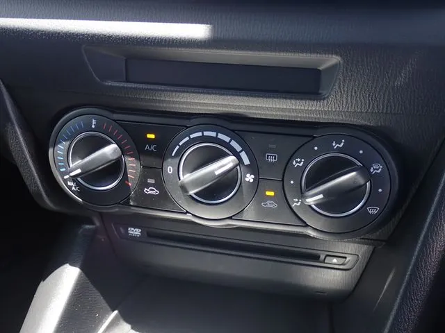 マツダ　アクセラ　セダン