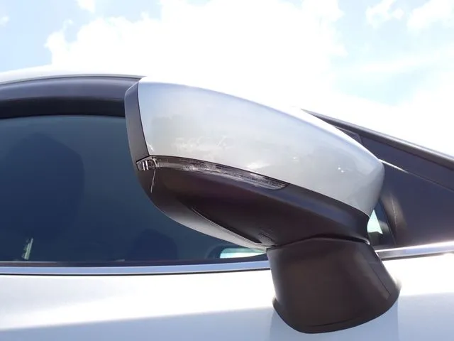 マツダ　アクセラ　セダン