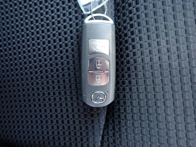 マツダ　アクセラ　セダン