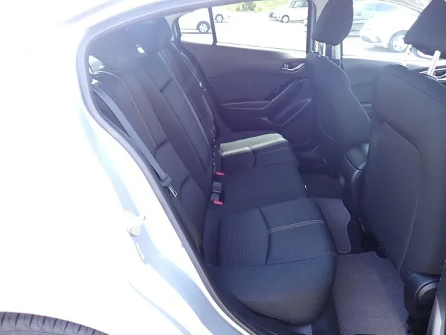 マツダ　アクセラ　セダン