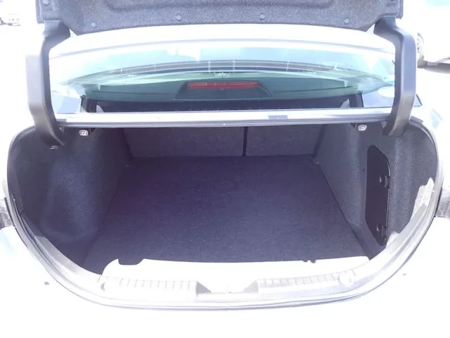 マツダ　アクセラ　セダン