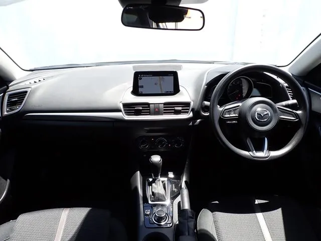 マツダ　アクセラ　セダン