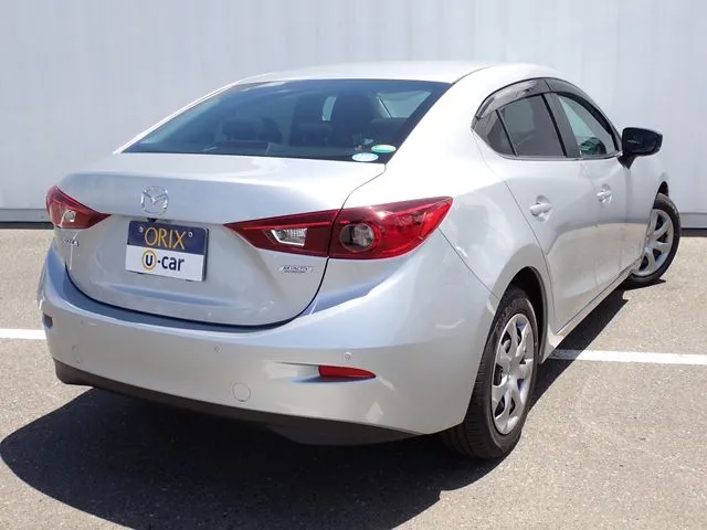 マツダ　アクセラ　セダン