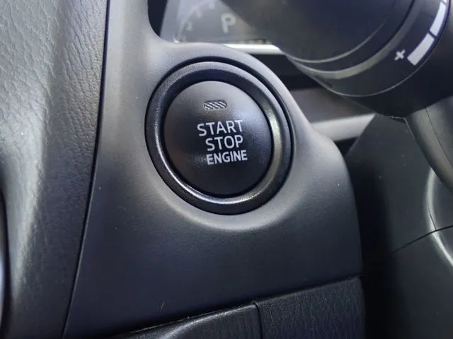 マツダ　アクセラ　セダン