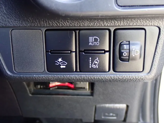 トヨタ カローラアクシオ ハイブリッド