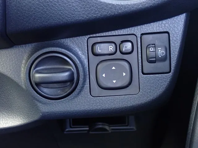 ヴィッツ　４ＷＤ（トヨタ）の車両写真