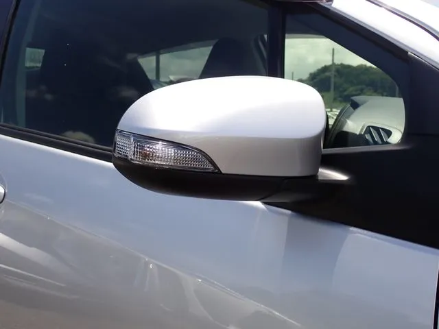 ヴィッツ　４ＷＤ（トヨタ）の車両写真