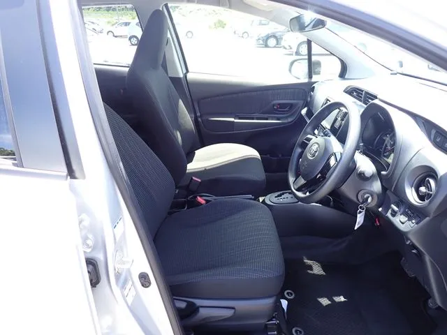 ヴィッツ　４ＷＤ（トヨタ）の車両写真