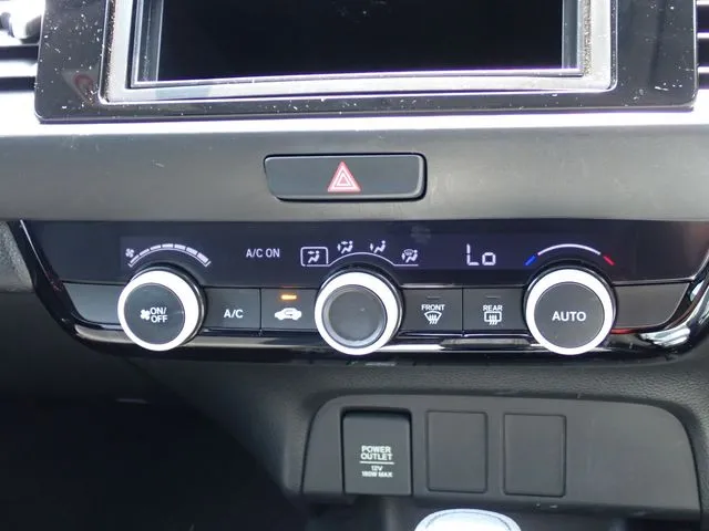 フィット　ｅ：ＨＥＶ（ホンダ）の車両写真