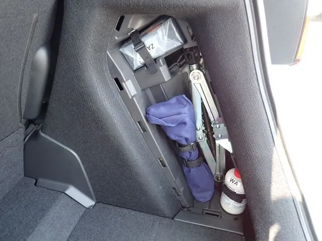 フィット　ｅ：ＨＥＶ（ホンダ）の車両写真