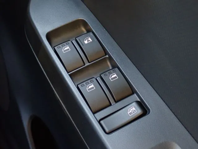 ミラ　イース（ダイハツ）の車両写真