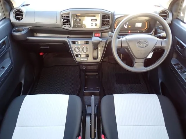 ミラ　イース（ダイハツ）の車両写真