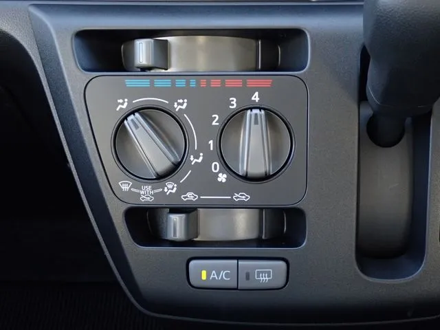 ミラ　イース（ダイハツ）の車両写真