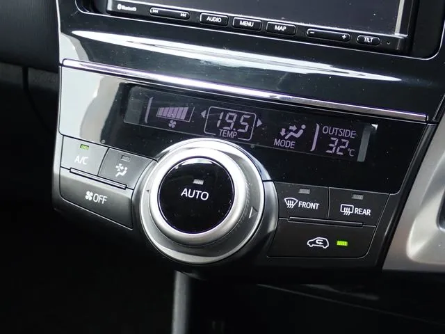 メビウス（ダイハツ）の車両写真