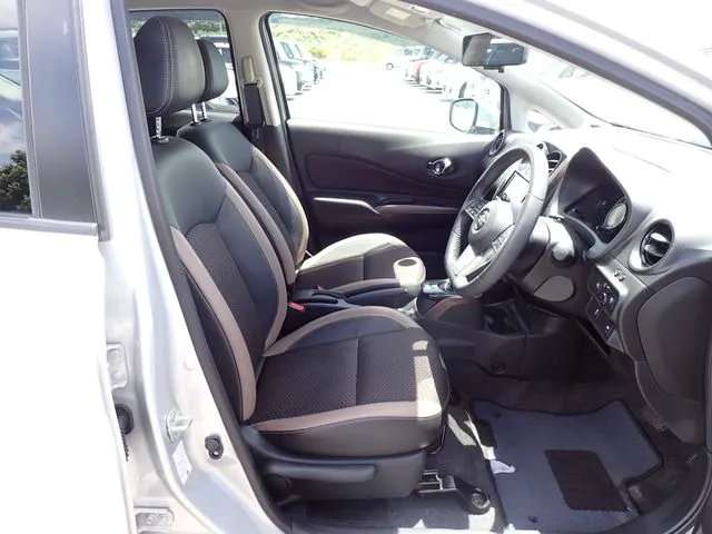 ニッサン　ノート