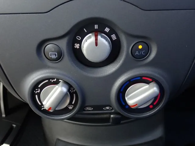 ニッサン　ノート