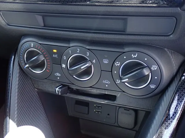 マツダ　デミオ