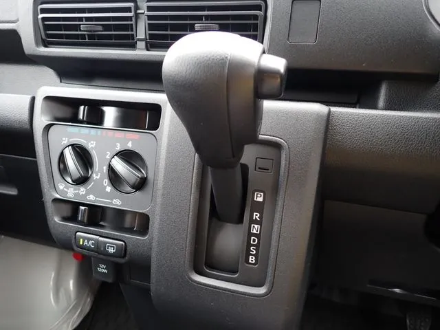 ダイハツ　ハイゼットカーゴ