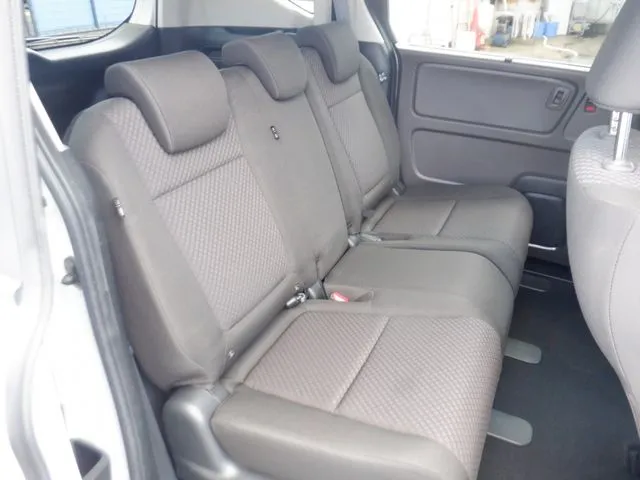 フリードプラス ハイブリッド(ホンダ)の車両写真