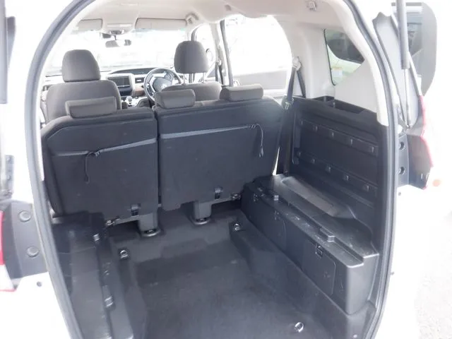 フリードプラス ハイブリッド(ホンダ)の車両写真