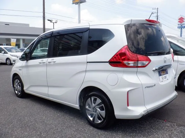 フリードプラス ハイブリッド(ホンダ)の車両写真