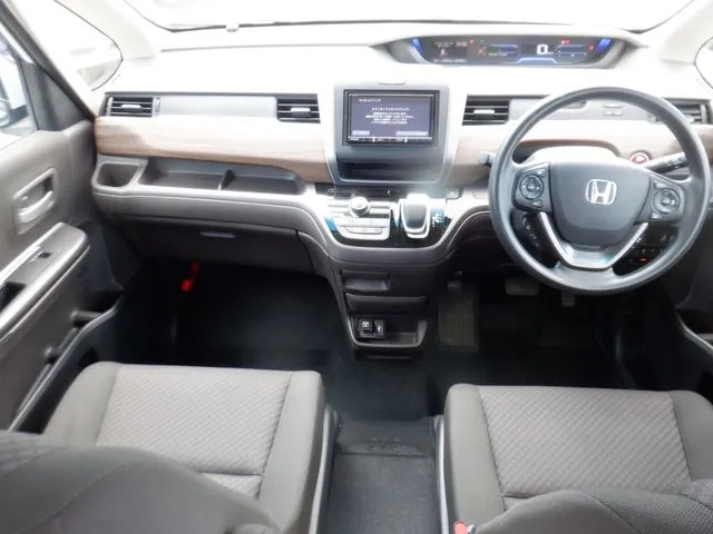 フリードプラス ハイブリッド(ホンダ)の車両写真