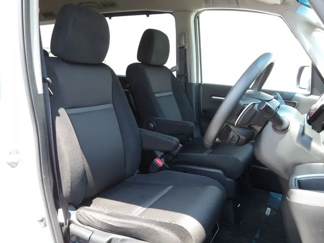 ステップワゴン スパーダ(ホンダ)の車両写真