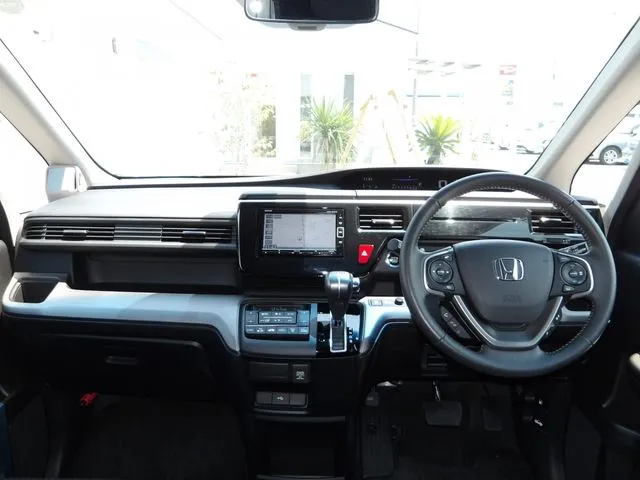 ステップワゴン スパーダ(ホンダ)の車両写真