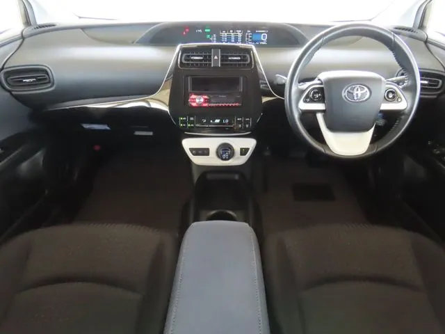トヨタ　プリウス
