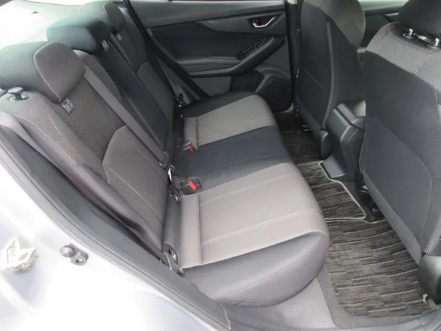 スバル　インプレッサＧ４　４ＷＤ