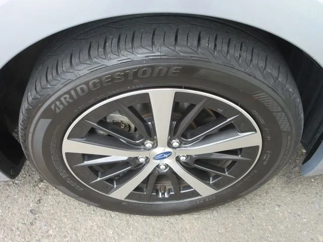 スバル　インプレッサＧ４　４ＷＤ