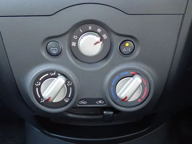 ニッサン　ノート