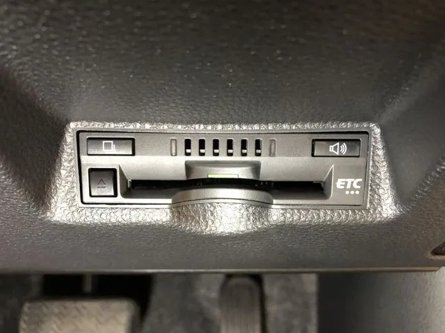 ヤリス　ハイブリッド（トヨタ）の車両写真