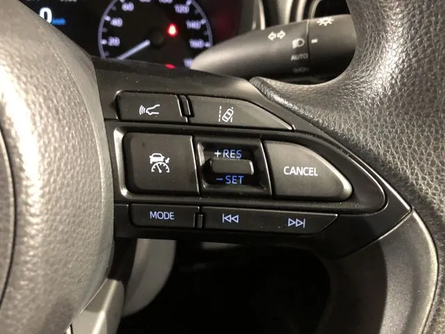 ヤリス　ハイブリッド（トヨタ）の車両写真