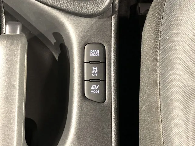 ヤリス　ハイブリッド（トヨタ）の車両写真