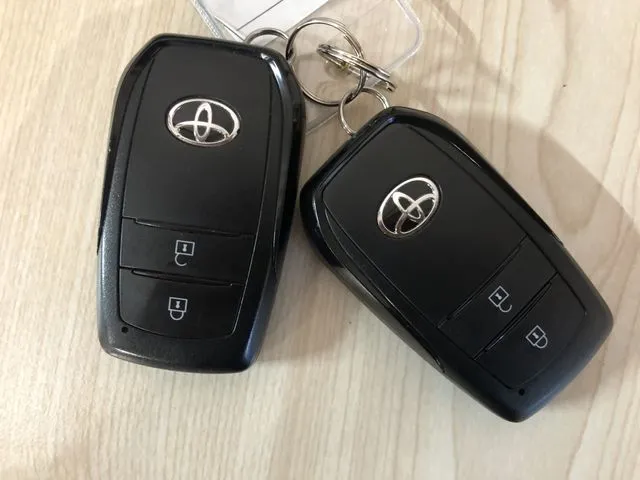 ヤリス　ハイブリッド（トヨタ）の車両写真