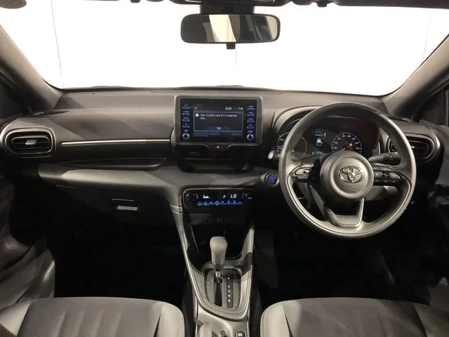 ヤリス　ハイブリッド（トヨタ）の車両写真