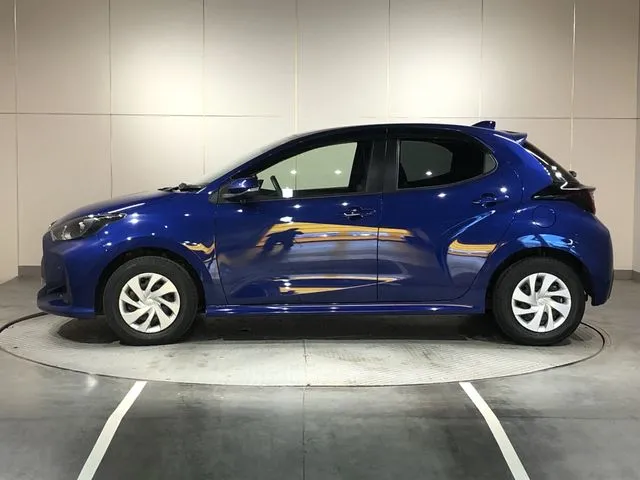 ヤリス　ハイブリッド（トヨタ）の車両写真