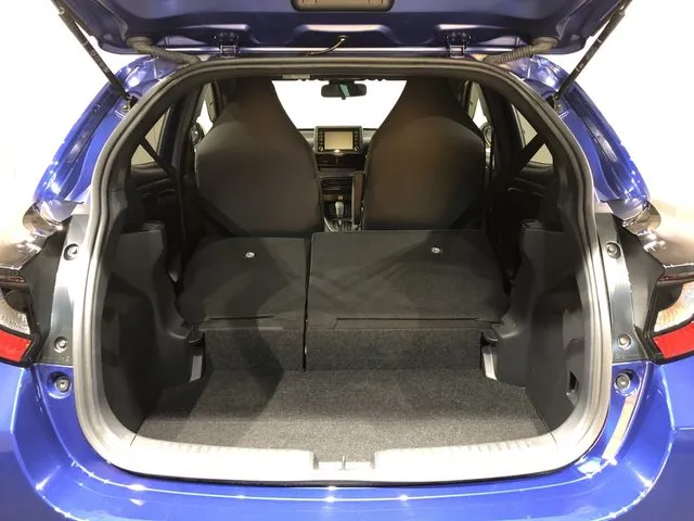 ヤリス　ハイブリッド（トヨタ）の車両写真