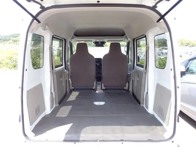 エブリイバン（スズキ）の車両写真